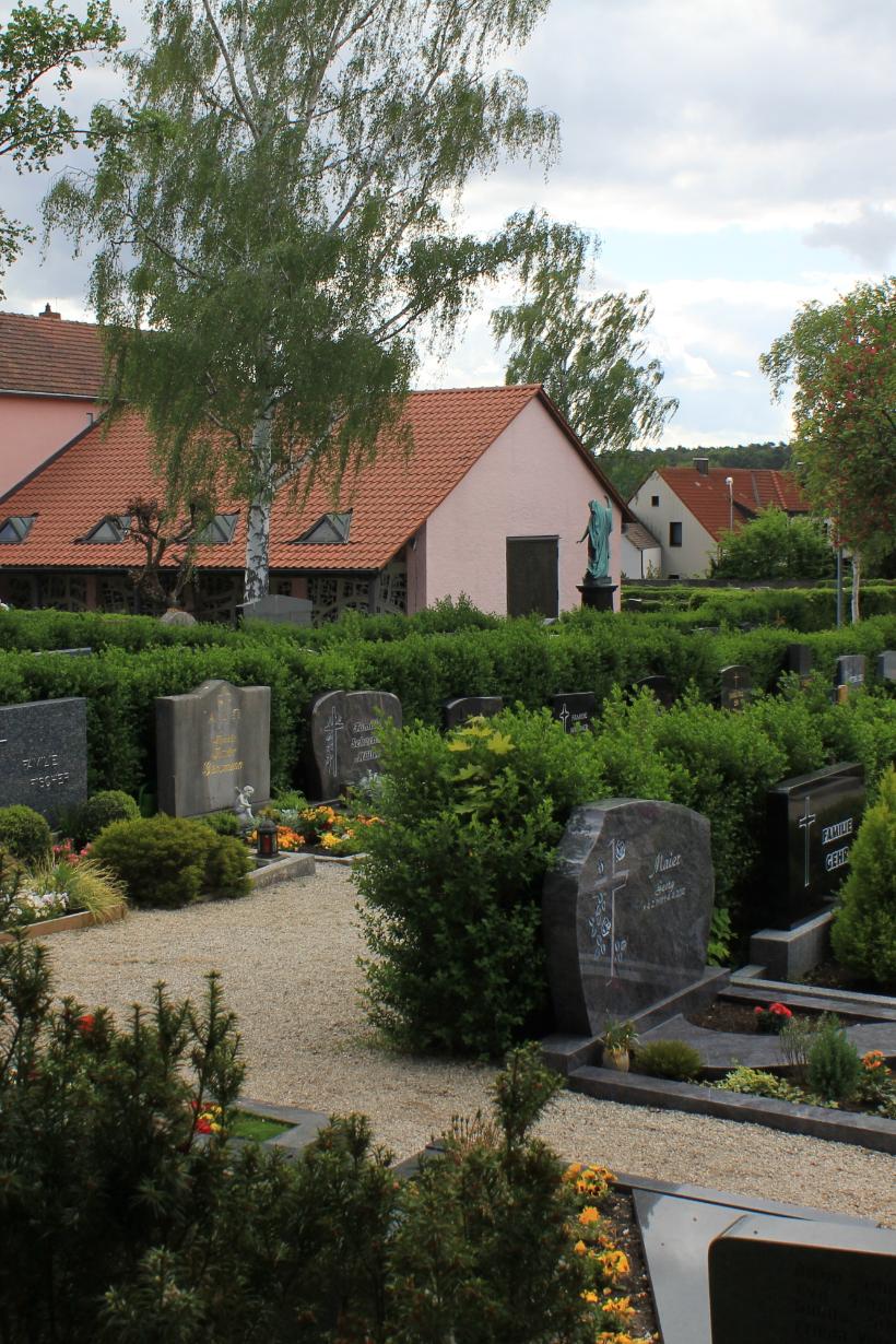 Alter Friedhof (c) Kath. Pfarreiengemeinschaft Herzogenaurach (Ersteller: Kath. Pfarreiengemeinschaft Herzogenaurach) Alter Friedhof