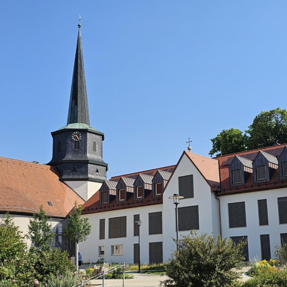 Kirche St. Josef mit Pfarrzentrum Niederndorf 1