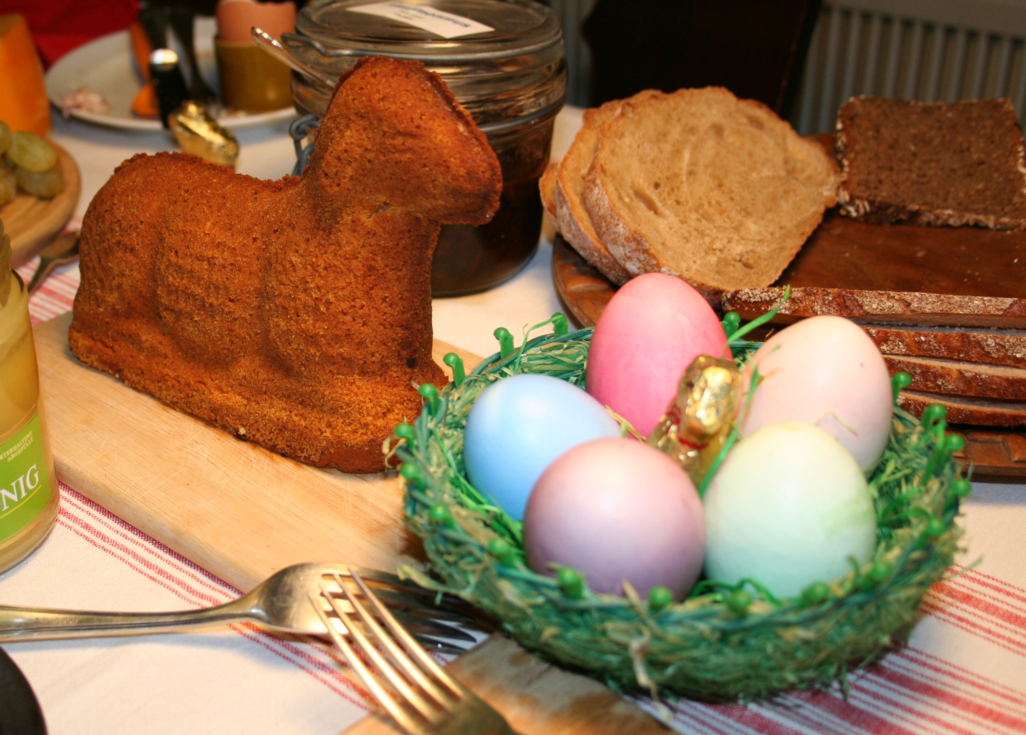 OSTEREIER--OSTERLAMM--OSTERN--ESSEN