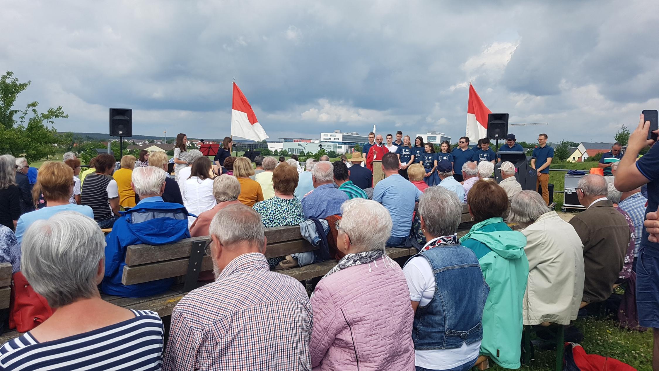 Pfingstmontags-Gottesdienst auf der Herzo Base